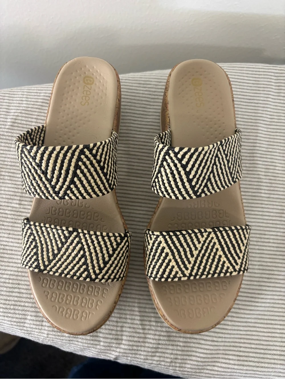 BZees Woven Black & White Platform Slide Sandals - Women's size 8